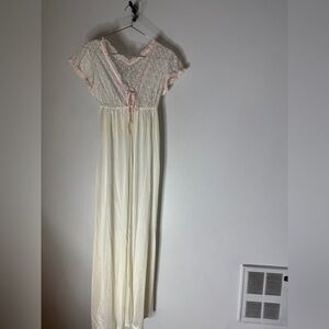 Vintage Suzy Star Cream Nylon With Lace Pink‎ Ribbon Trim Junior 11 Long Gown